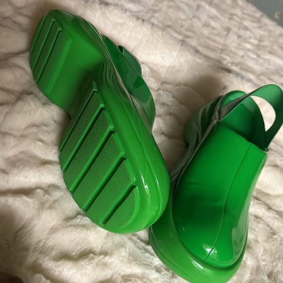 Charles & Keith Roony Patent Back-Strap Heeled Sandals in green. - Picture 9 of 9